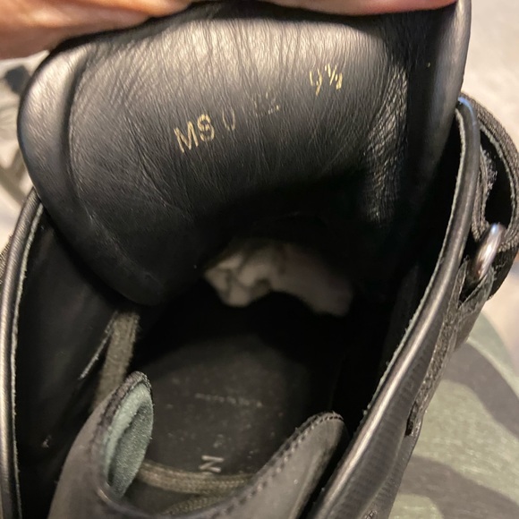 Men’s Louis Vuitton sneakers - Picture 4 of 8